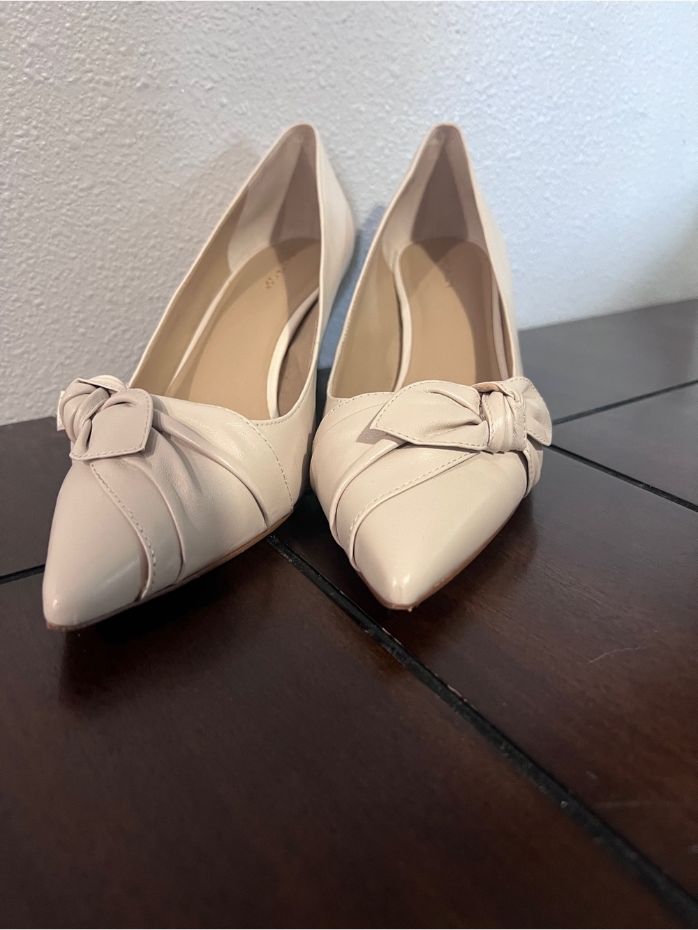 Ann Taylor Pointed Knot Ballet Flats in Light Beige
